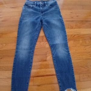 LUCKYBrand Women Jeans Size 6 Great Condition.